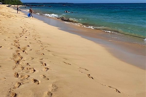 People on Makenna Beach Maui-Hawaii Travel Guide